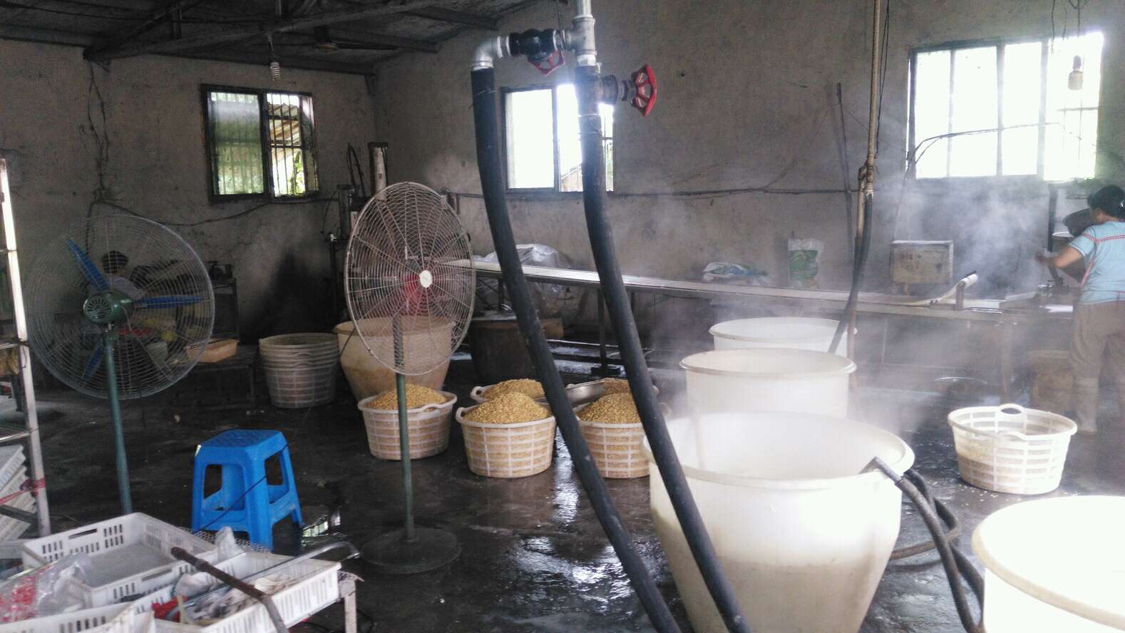 煮豆?jié){加工廠使用火排效果不好，換上燃氣蒸汽發(fā)生器熱效高，加快企業(yè)高效生產(chǎn)