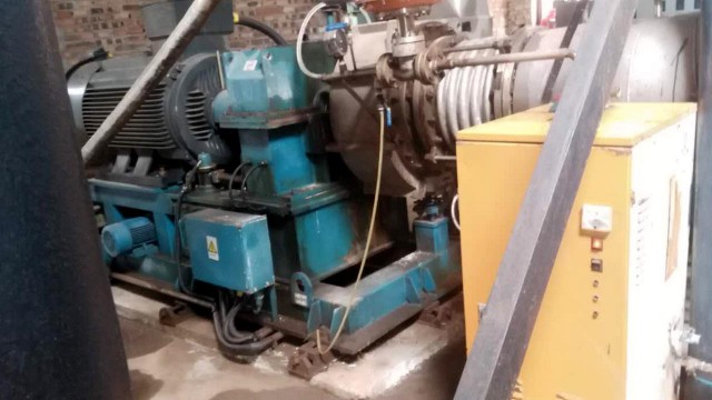 頑固機油清洗難，使用廣東油污清洗蒸汽發(fā)生器高溫清洗油污無殘留
